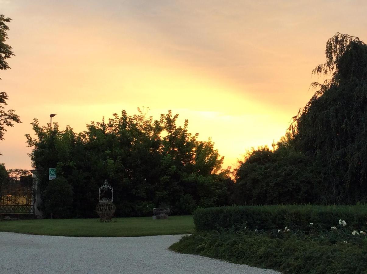 Borgo Dei Conti Della Torre Guest House Morsano al Tagliamento Ngoại thất bức ảnh